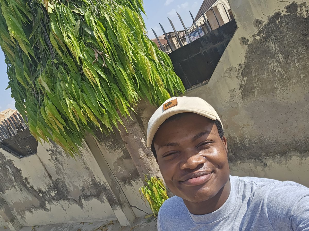 emmyb0y's tweet image. some basic misconceptions regarding skincare in general I'll love to clear out

1. most people think, believe and feel that you using skincare means/implies you have serious skin issues or skin problems

 well, this is very untrue. skincare aren't drugs. They're simply products…