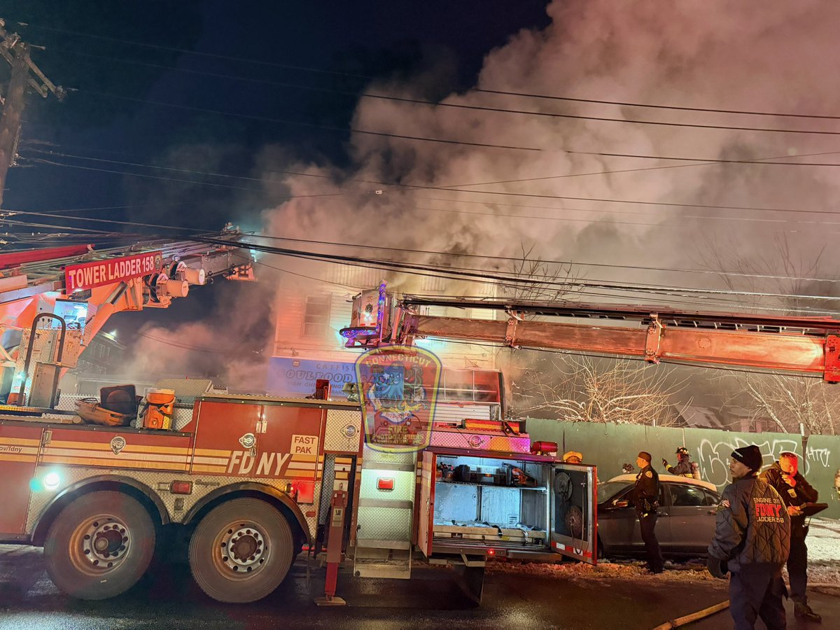 ctfirephoto's tweet image. 3 BELLS IN QUEENS: CFPA Vice President Chris Clarke @FirstDuePhotog was on scene at a 3rd alarm in the Springfield Gardens section of Queens. Fire was in a 2 story mixed occupancy #fdny #nycfire