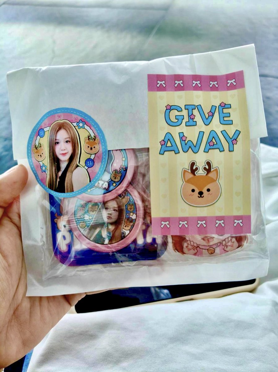 V1GlEN4qHCeXS7G's tweet image. Gift a wayบ้านพี่แพรน่ารักมาก+ได้รูปพี่แพรด้วยย น่ารักม๊ากกกกกกก💘
#PHARITA
#LOVE_MONSTERS #ASIA_FANCONCERT
#LOVEMONSTERSinBKK_D2 #Babymonster