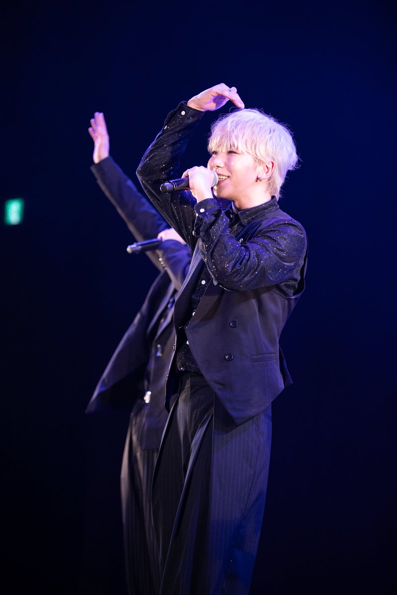 Fleu_Rocky's tweet photo. 251228 YES THEATER
FAVE1 Concert 「ONE」Preview

まぶしいーーーー！！！！！
2부도 화이팅!!!!!!!!!!!!!!!!!!!!🔥

#페이브원 #FAVE1 #RockHyeon
#록현 #김록현 #ロクヒョン #ロッキョン
@gusdl210 @FAVE1_official https://t.co/2YqDGiboqf