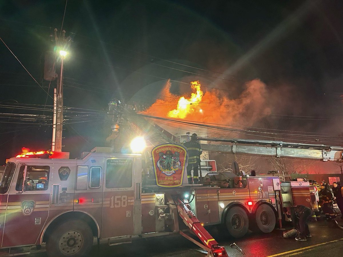ctfirephoto's tweet image. ADDITIONAL PHOTOS FROM SPRINGFIELD GARDENS: CFPA Social Media Director Julian Tague @857FirePhotos was also on scene of the 3rd alarm in Queens overnight. #fdny