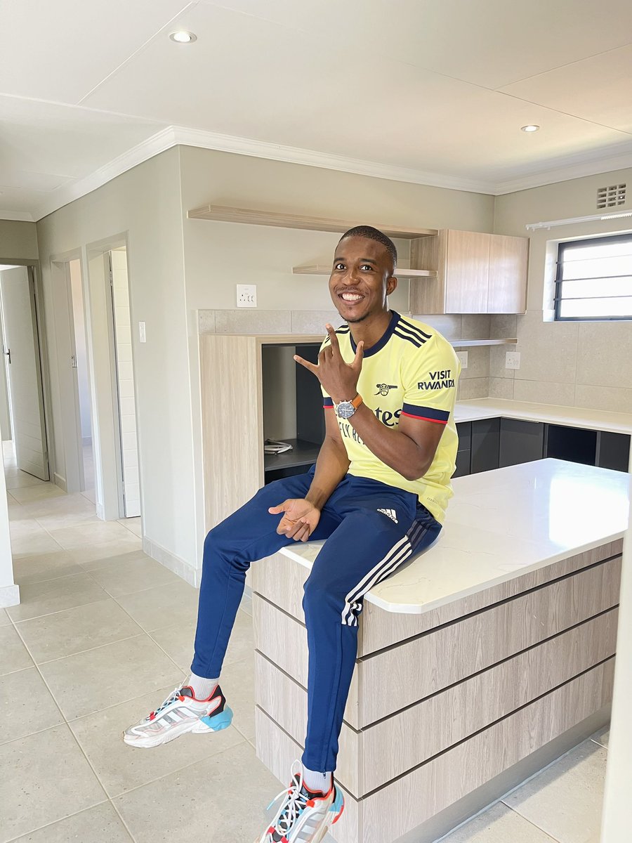 Richie_moremi's tweet photo. Throw back pictures when I got my house in 2021. 
2025 - I’ve settled my bond, it can only be God! ❤️ https://t.co/jQQRVnaJbZ