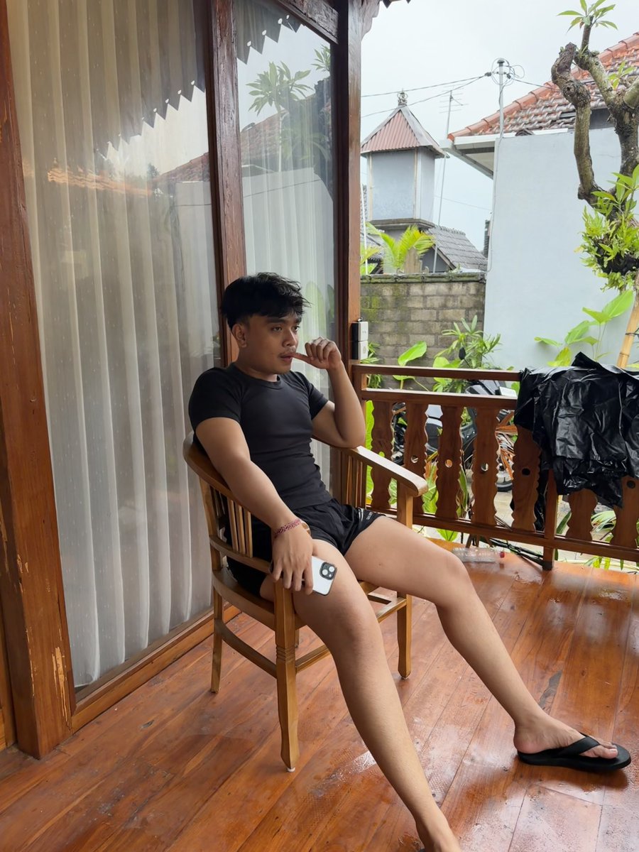 iwprnd's tweet photo. Stressful chilling session 🤌 https://t.co/aB7ToH8IdB