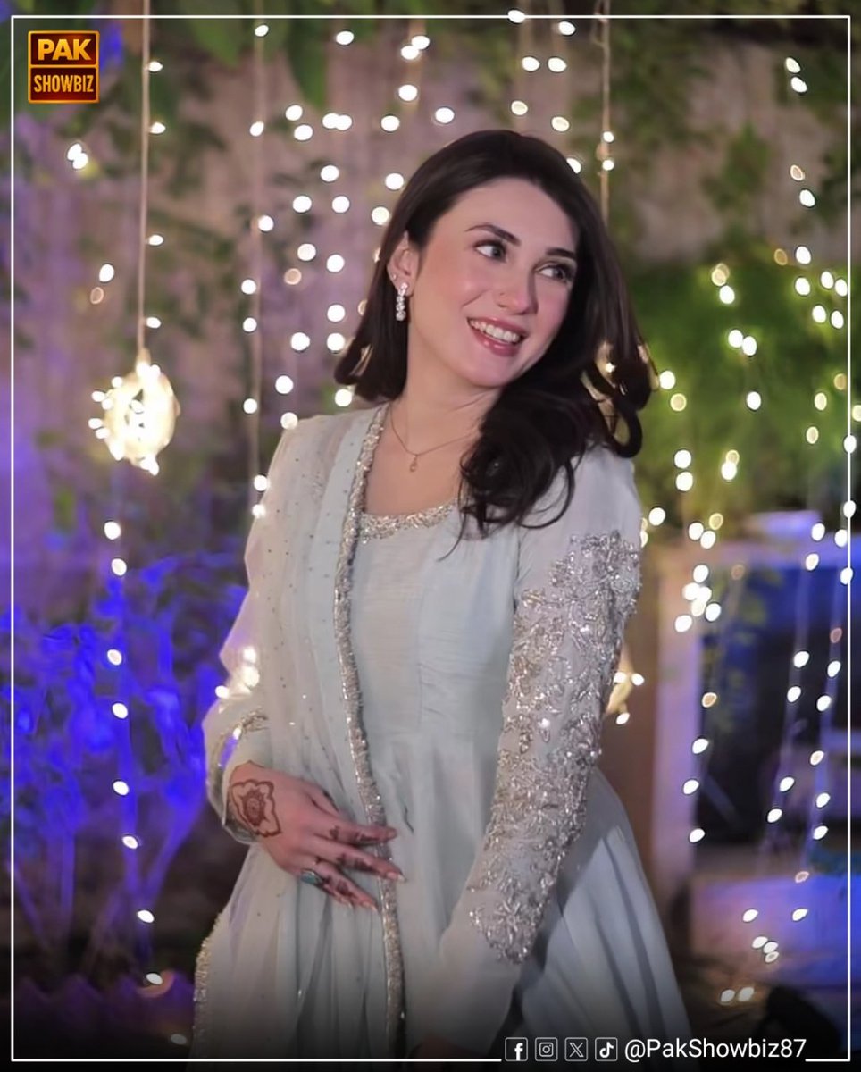 PakShowbiz87's tweet photo. Hina Tariq Shine beautifully in her new appearance
#PakShowbiz87 | #HinaTariq https://t.co/mCQrH2KtqV