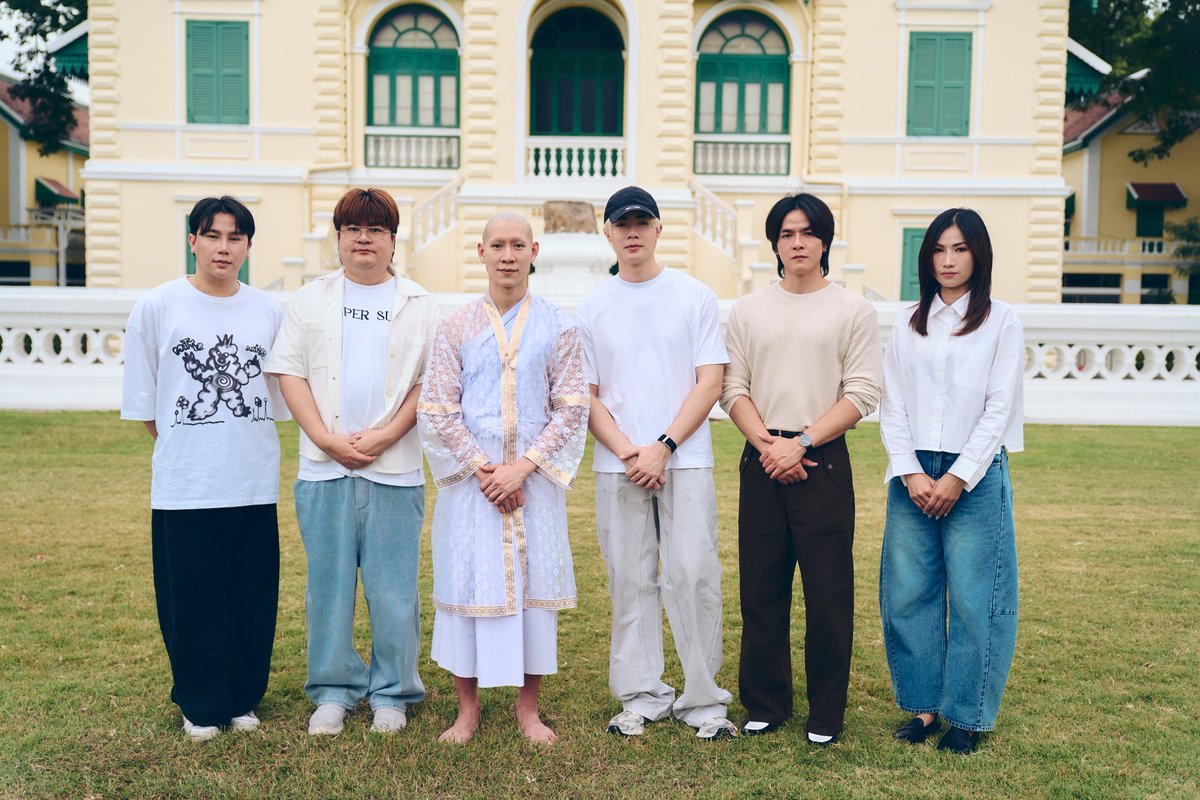 DomundiTV's tweet photo. ภาพบรรยากาศงานอุปสมบทของ “พระธมฺมวํโส” กับพี่น้องชาวดูมันดิ และแฟนคลับ 

ขอร่วมอนุโมทนาบุญกับการอุปสมบทในครั้งนี้ค่ะ 🙏🏻 

#ป๊อบปี้ขยี้ทุกมุข 
#domunditv 
@poppylhh @Msorntast @zee_pruk
@PDomundi @natasittttt https://t.co/2UjPBh2qtK