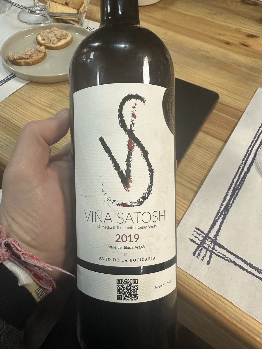 RuizdeDiego3000's tweet photo. 🍷 El mundo del vino tiene una indudable trascendencia en la economía de la Comarca de #Calatayud.
📌 Cata de los magníficos vinos de @PagoBoticaria en las instalaciones de Vinos Ciria
@docalatayud @rutasvinoespana 
#Vino #Wine #winelovers🍷❤️ https://t.co/WTPEVwfpj0
