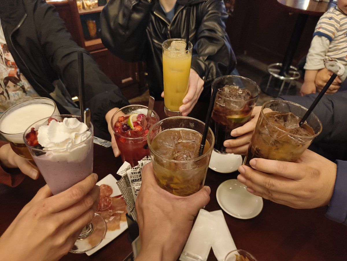nene_rainbow_pz's tweet photo. 昨日のキミトワ大好き会忘年会🍻
一次会終了と二次会。
もう1人着いたよ。
セツナソウ愛そう会も同時開催。
楽しすぎた。☺
また来年!!
#キミトワ #キミと永遠に
#香椎朝陽 #光瀬ひまり #木野茜 #星奈りのん #はつね美衣 #桜ゆゆ #鈴野みうな #Acchan #キミトワ大好き会
#セツナソウ愛そう会 https://t.co/tm3gIkdTnQ