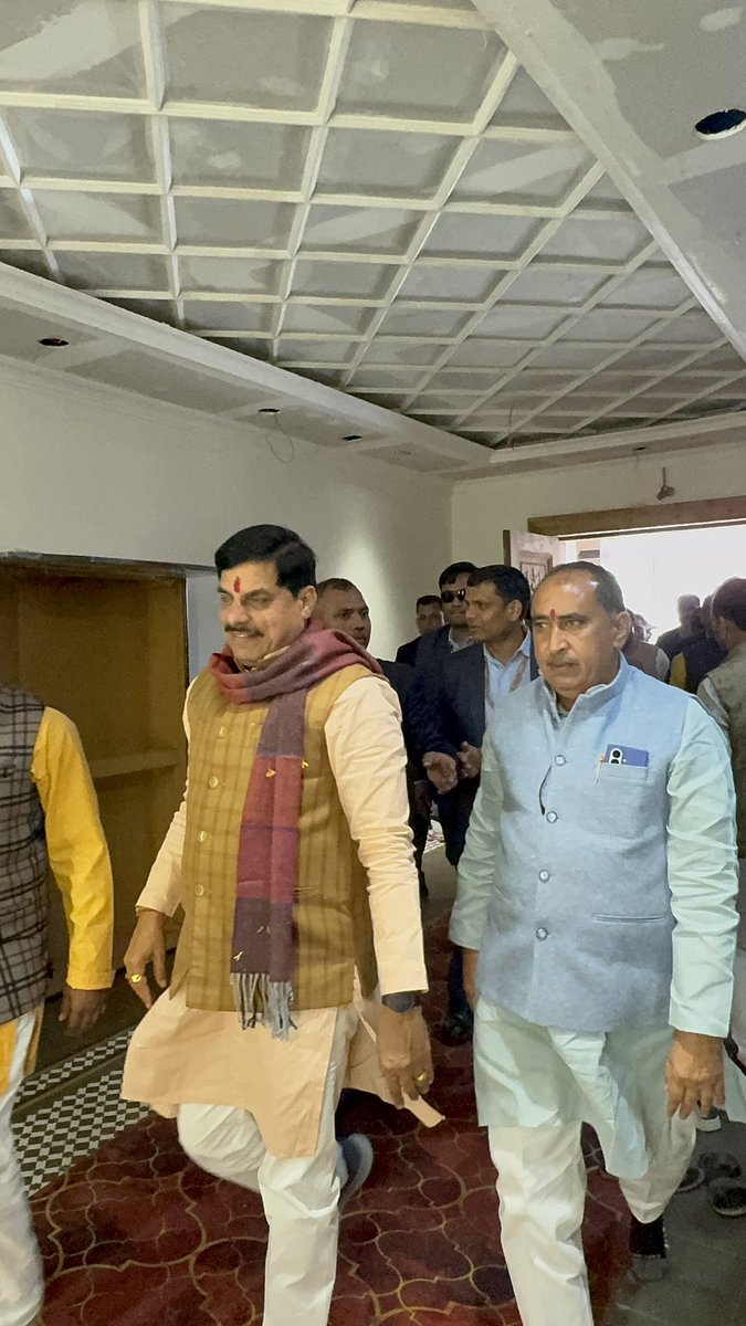 प्रदेश के यशस्वी मुख्यमंत्री डॉ मोहन यादव जी, विधानसभा अध्यक्ष श्री नरेंद्र सिंह जी तोमर, प्रदेश अध्यक्ष श्री हेमन्त खंडेलवाल जी, संगठन महामंत्री श्री हितानन्द जी शर्मा भाईसाहब शिप्रा आगमन पर स्वागत किया।