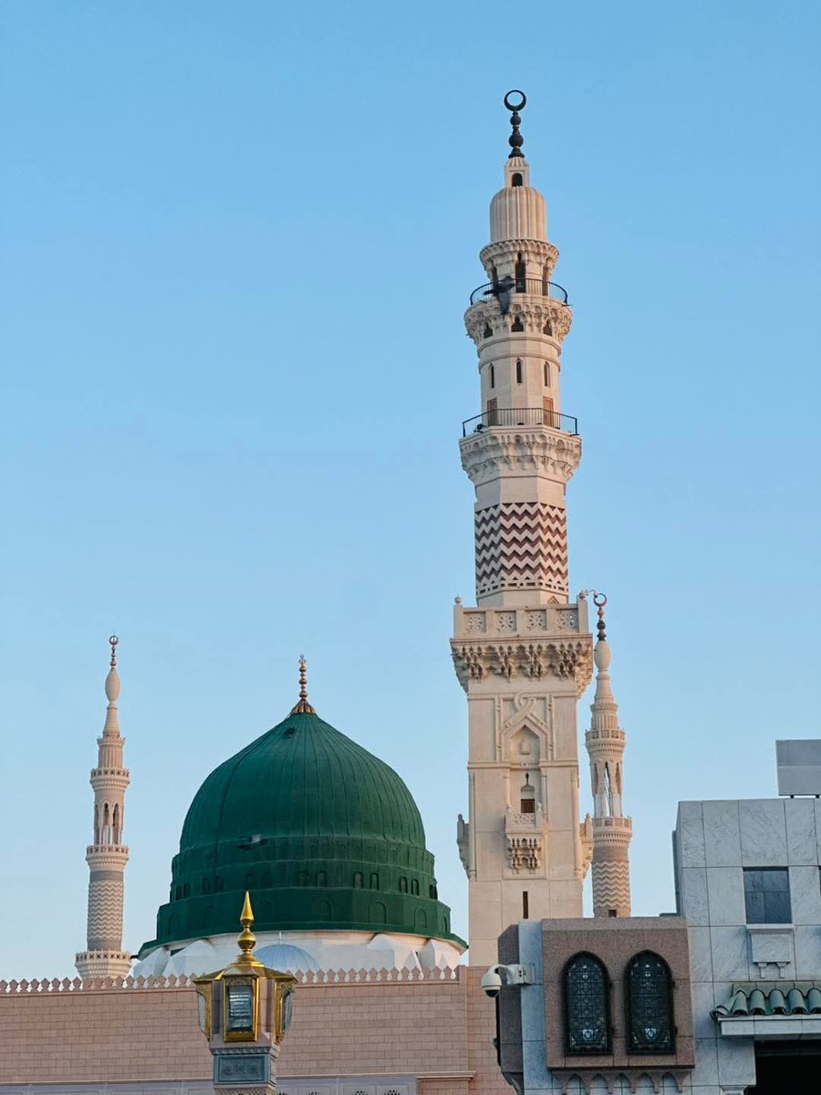 کیا لُطف ہو مِحْشَر میں شِکوے میں کیے جاؤں
وہ ﷺ مُسکرا کے یہ فرمائیں دیوانہ ہے دیوانہ۔

صَــلَّــی اللّٰـهُ تَـعَالٰـی عَـلَـیْـہِ وَاٰلِــہ وَسَــــلَّم۔ ❤️