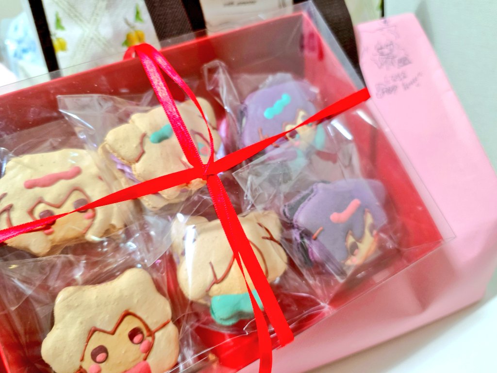 PRF___S's tweet image. 받은 선물들...🥺
오늘부터 제 보물 1호예요...