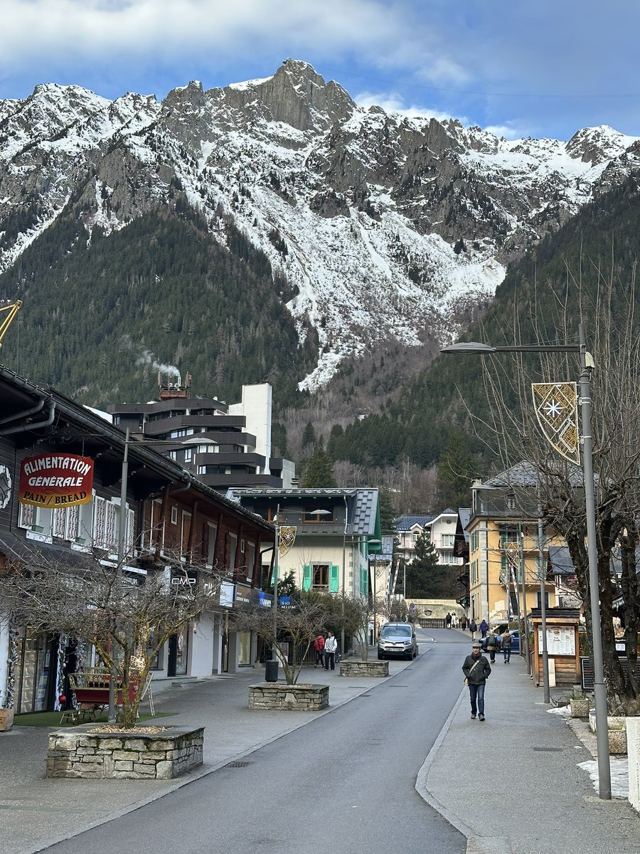 StefRobinson's tweet photo. Plenty snow was found in the mountains above Chamonix in the Alps. There was lots of time to explore the town at the lower levels, before heading up into the mountains ❄️

#Chamonix #Alps #Snow #Mountains #Winter #RobinsonRoams https://t.co/I2I12ThSjj