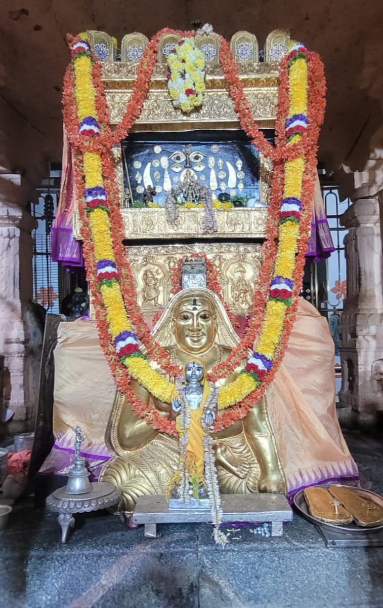 Jaggesh2's tweet photo. ಇಂದಿನ ರಾಯರ ಬೃಂದಾವನ ಅಲಂಕಾರ ದರ್ಶನ 🙏 https://t.co/8SxHheBoAc