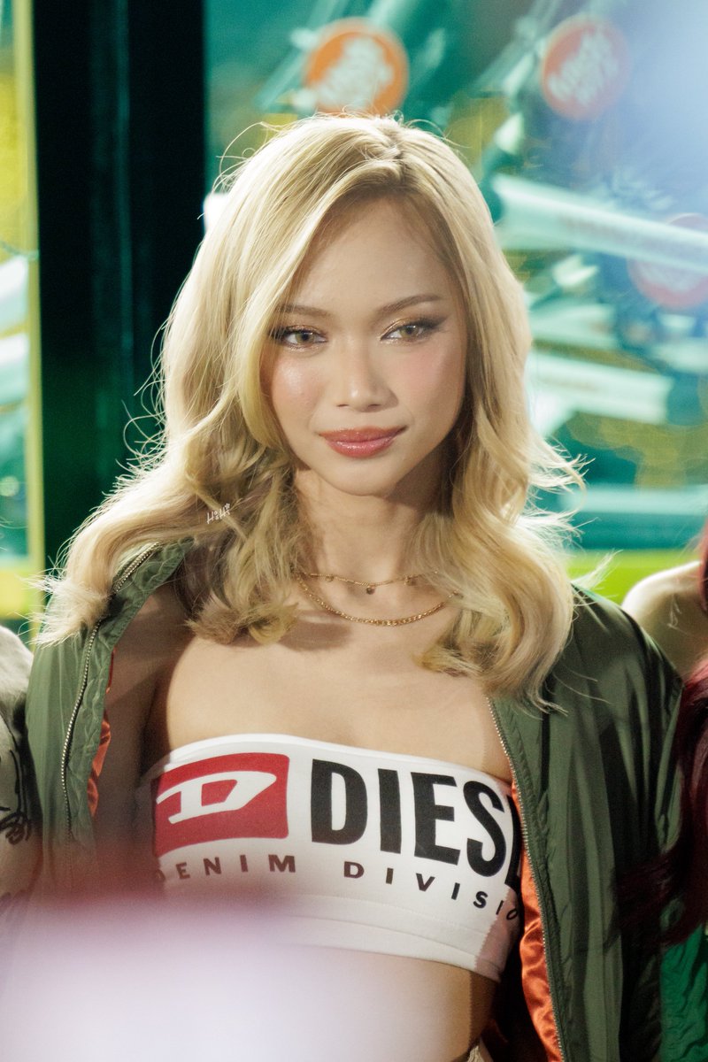 ＬＡＳＴ　ＵＰ　ｍｕｎａ｡｡｡ 🤭

da wrecker that night 🥰「#BINI_GWEN」
『BINI onWISH』
🗓️ 12.15.2025

BINI WISH BUS ROADSHOW  
#BINIatEtonCentris 
#BINIonWishBus #BINI
<a href="/BINI_ph/">BINI_PH</a>