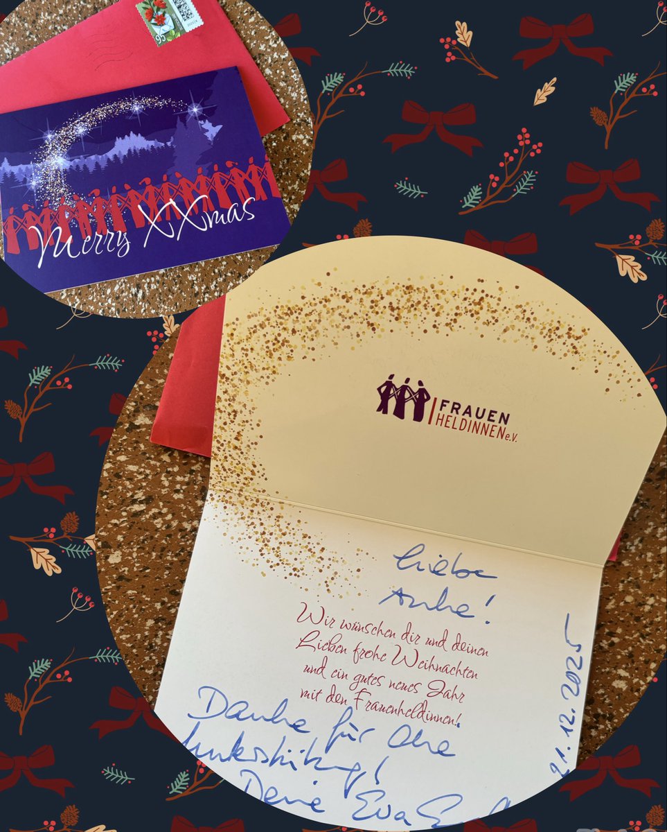 Gestern Abend spät noch eine überraschende Weihnachtspost aus dem Kasten geholt. 
Vielen Dank, ihr <a href="/FrauenHeldinnen/">♀️ ♀️ Heldinnen</a> !
Ich wünsche euch so viele Unterstützerinnen, dass ihr nächstes Jahr keine handschriftlichen Grüße bewältigen könnt. 🎄 🥂 ☘️