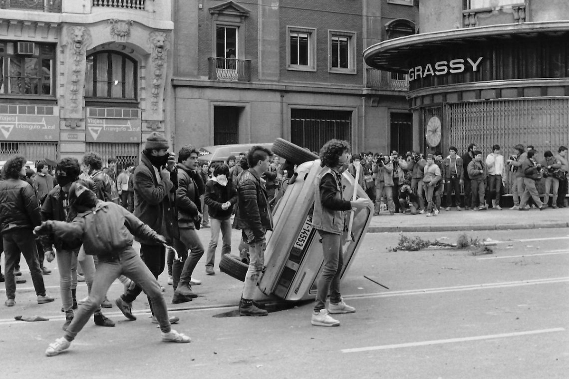 manguionduro's tweet image. Mi padre se gano la pensión trabajando y defendiendo sus derechos, tú quieres ganar un buen sueldo insultando a los mayores y gritando muy fuerte en twitter.
La diferencia es notable. Por eso ellos tienen pensión y tú aun vives en casa de tus padres.