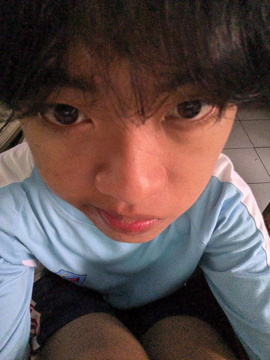 oFluff's tweet image. me back then before my cheeks puffed up lol