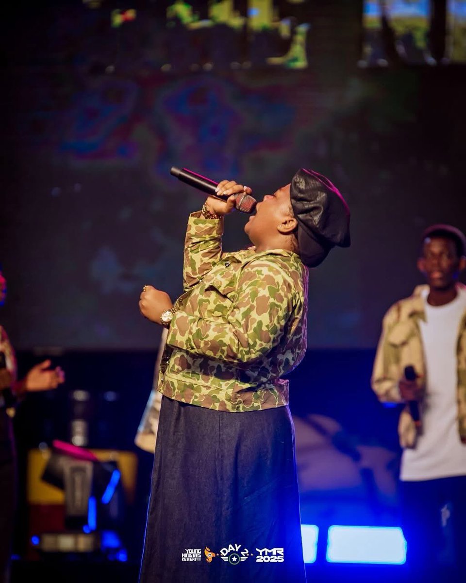 rccgtheenvoys's tweet image. 🎶Won korin ogo ogo
Won korin eye eye
Gbo ohun awon angeli ti nkorin🎶
🎶Eru Olorun bami (2x)
Oun to ba ti pinnu lokan re
Ko s’eda to le da duro🎶

🎶Open the floodgates in abundance
And cause your rain to fall on me
Baba o..

#EveningSession
#YMR2025
#DAY2
#TheNewArmy
#PDaniel