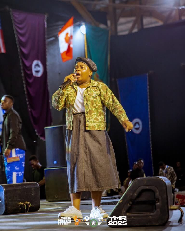 rccgtheenvoys's tweet image. 🎶Won korin ogo ogo
Won korin eye eye
Gbo ohun awon angeli ti nkorin🎶
🎶Eru Olorun bami (2x)
Oun to ba ti pinnu lokan re
Ko s’eda to le da duro🎶

🎶Open the floodgates in abundance
And cause your rain to fall on me
Baba o..

#EveningSession
#YMR2025
#DAY2
#TheNewArmy
#PDaniel