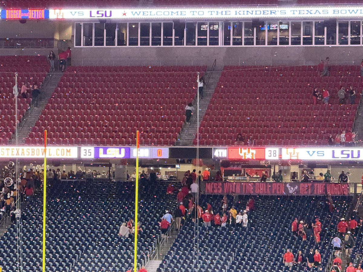 officer_man's tweet image. Last event as a student at UH. Happy to end it on a high note

Coogs House forever🔥