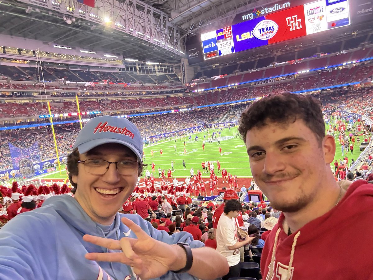 officer_man's tweet image. Last event as a student at UH. Happy to end it on a high note

Coogs House forever🔥