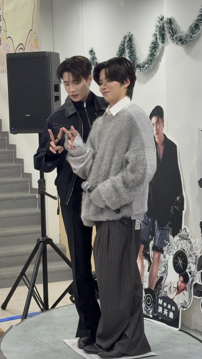wwx_lizi's tweet photo. 🫂
@m34nismind @rathavit1997 
#2wish #MeanPhiravich #PlanRathavit
#洪天逸林乐杰合肥签售会
#MeanPlanHefeiFM https://t.co/pWV6sHCn7n