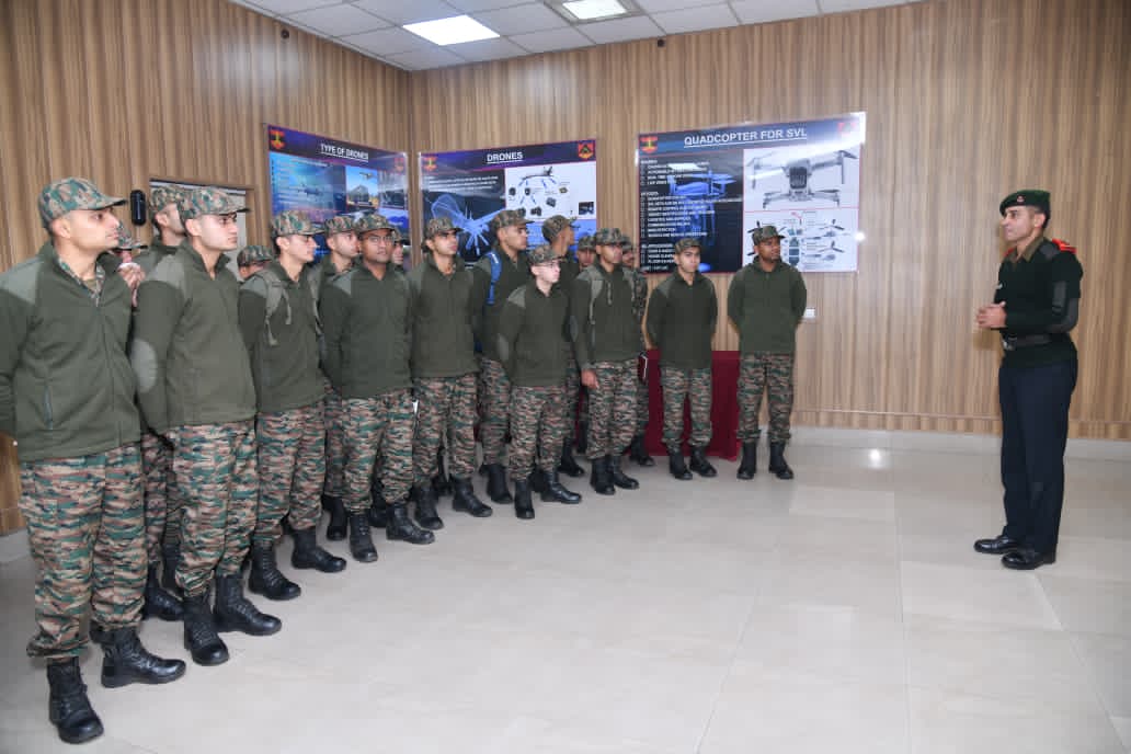 artrac_ia's tweet image. "𝐉𝐮𝐧𝐢𝐨𝐫 𝐋𝐞𝐚𝐝𝐞𝐫𝐬 𝐀𝐜𝐚𝐝𝐞𝐦𝐲, 𝐁𝐚𝐫𝐞𝐢𝐥𝐥𝐲"

Officer Cadets from the Officers Training Academy #OTA ,Gaya visited the Junior Leaders Academy,  Bareilly, on 27 Dec 2025.

The visit offered the Cadet Officers an opportunity to gain valuable insight into #JLA, a