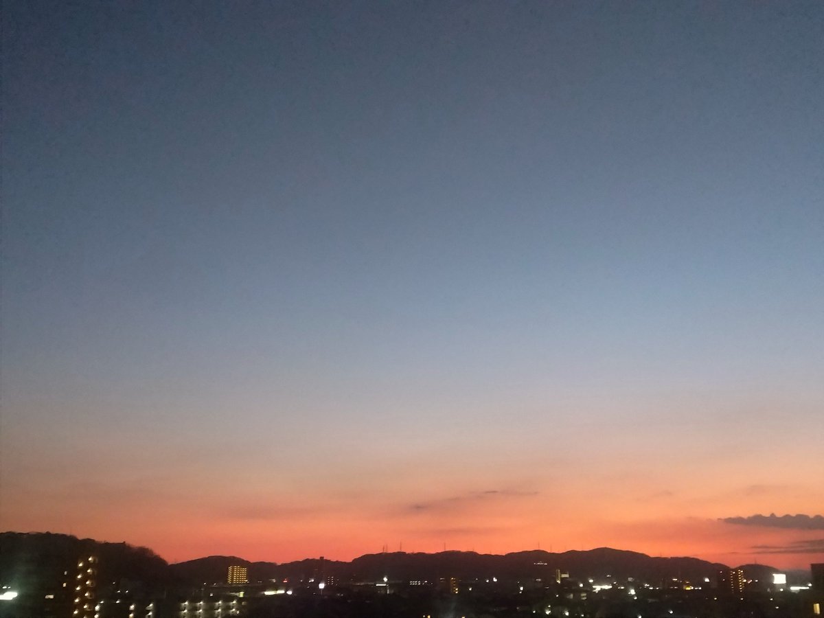 feOOOFc5reyOKJA's tweet image. 今日の夕暮れ🌇・9℃🌡️