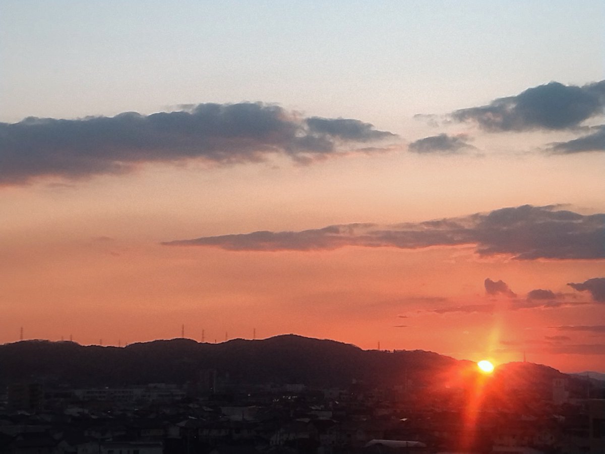 feOOOFc5reyOKJA's tweet image. 今日の夕暮れ🌇・9℃🌡️
