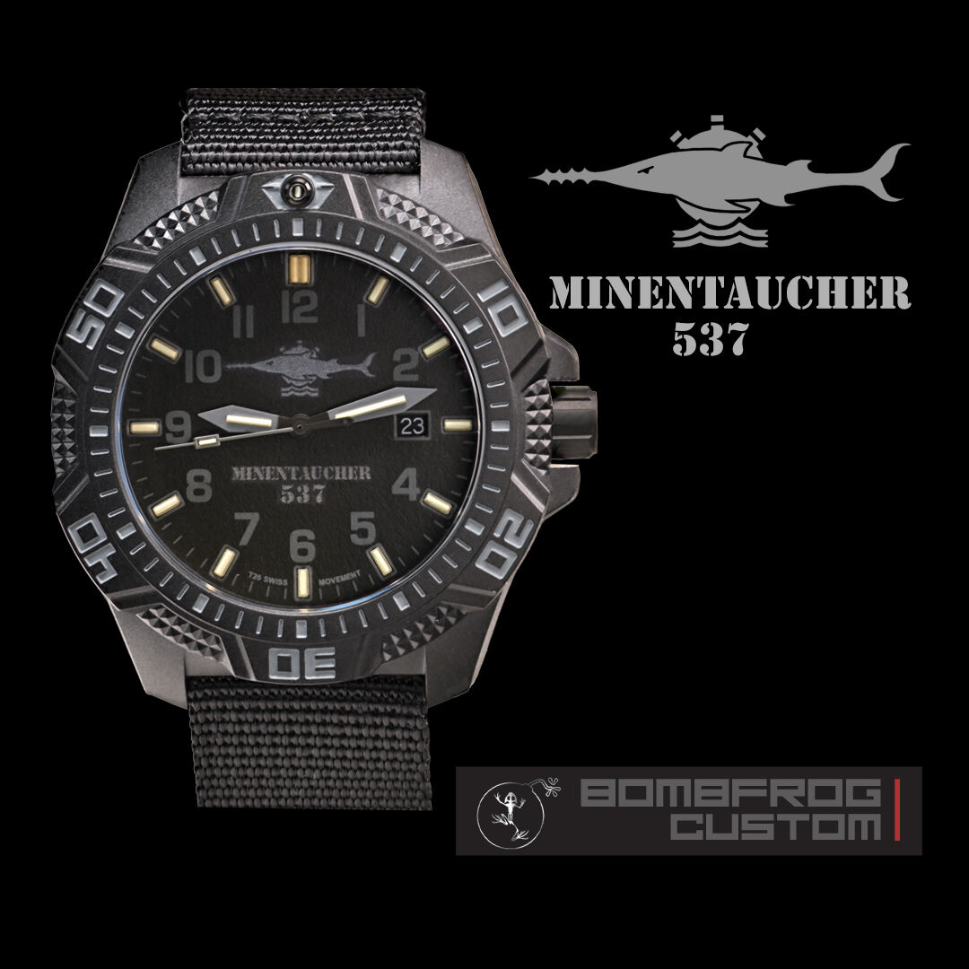 Bombfrog's tweet image. 🇩🇪 Die Carbon One mit individuellem Zifferblatt, -hier haben wir das Minentaucherabzeichen nebst persönlicher taktischer Nummer perfekt auf das Zifferblatt aufgebracht. Ein Geschenk von Freunden für einen Freund zum 60 igsten Geburtstag. D
🔱💣🐸
#military #watchesofinstagram