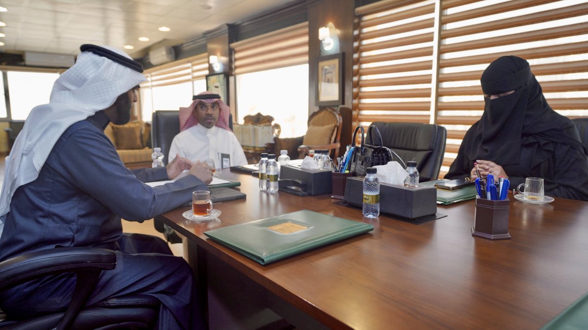 MOE_EEH's tweet photo. المجلس الاستشاري | 
 سعادة مدير عام ⁧#تعليم_الأحساء⁩  يستقبل عضوي المجلس الاستشاري الوزاري لمديري ومديرات المدارس لتعزيز التكامل في دعم المدارس ورفع كفاءة الأداء. https://t.co/0SeBJuuzP4
