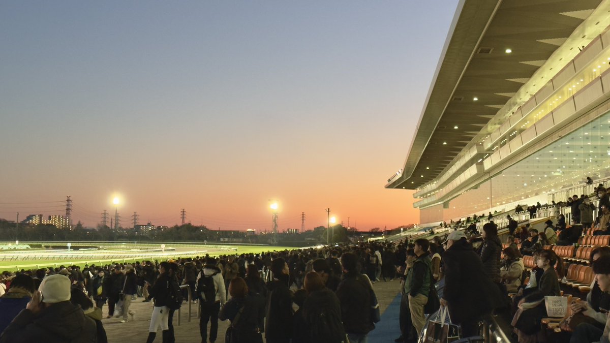 中山競馬場 今年最終レース終了後の夕空