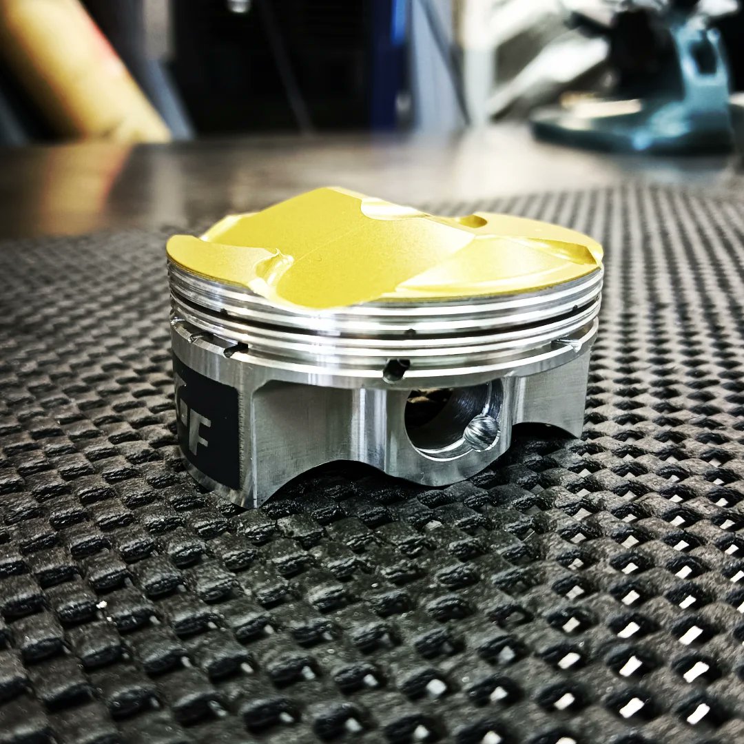 intecmotorcycle's tweet image. #piston
#highcompression
#2本リング
#ノーマル比較
#ピストンピンハイト
#連桿比