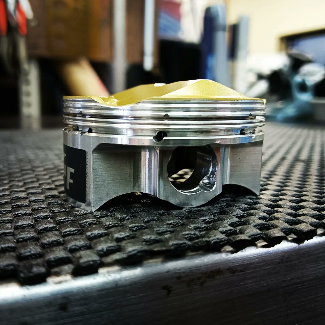 intecmotorcycle's tweet image. #piston
#highcompression
#2本リング
#ノーマル比較
#ピストンピンハイト
#連桿比