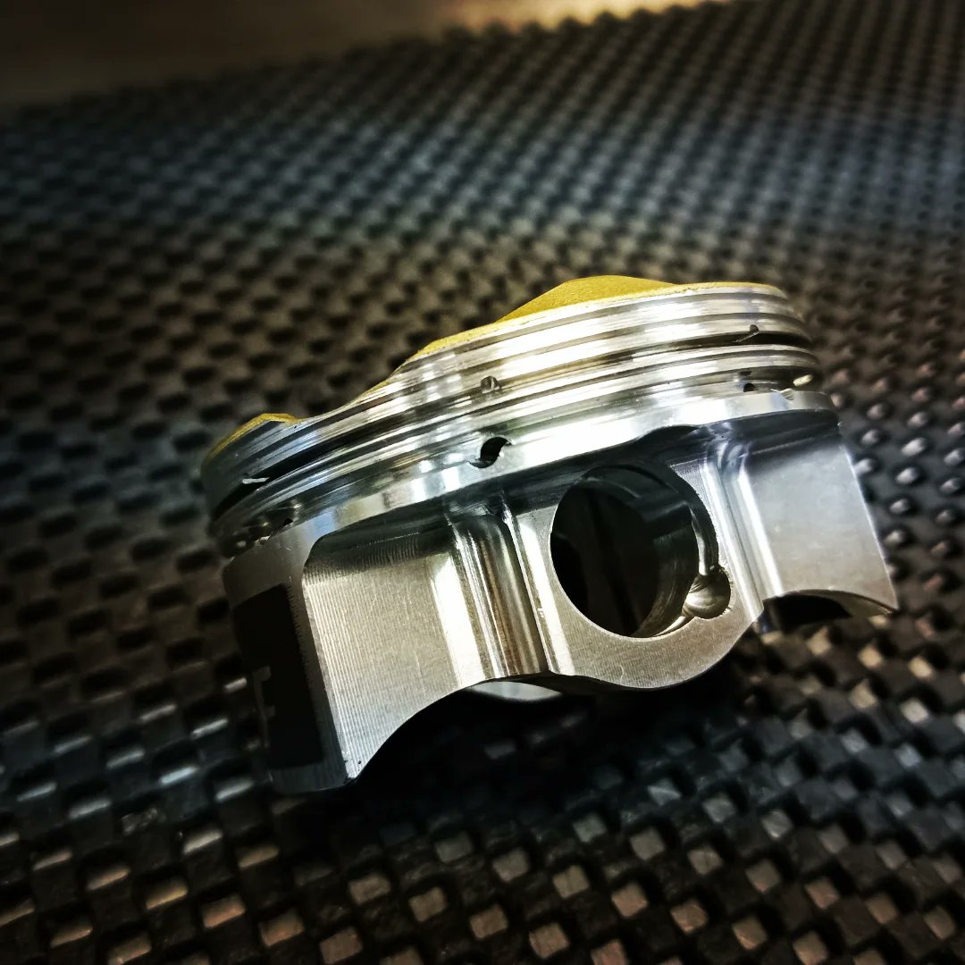 intecmotorcycle's tweet image. #piston
#highcompression
#2本リング
#ノーマル比較
#ピストンピンハイト
#連桿比