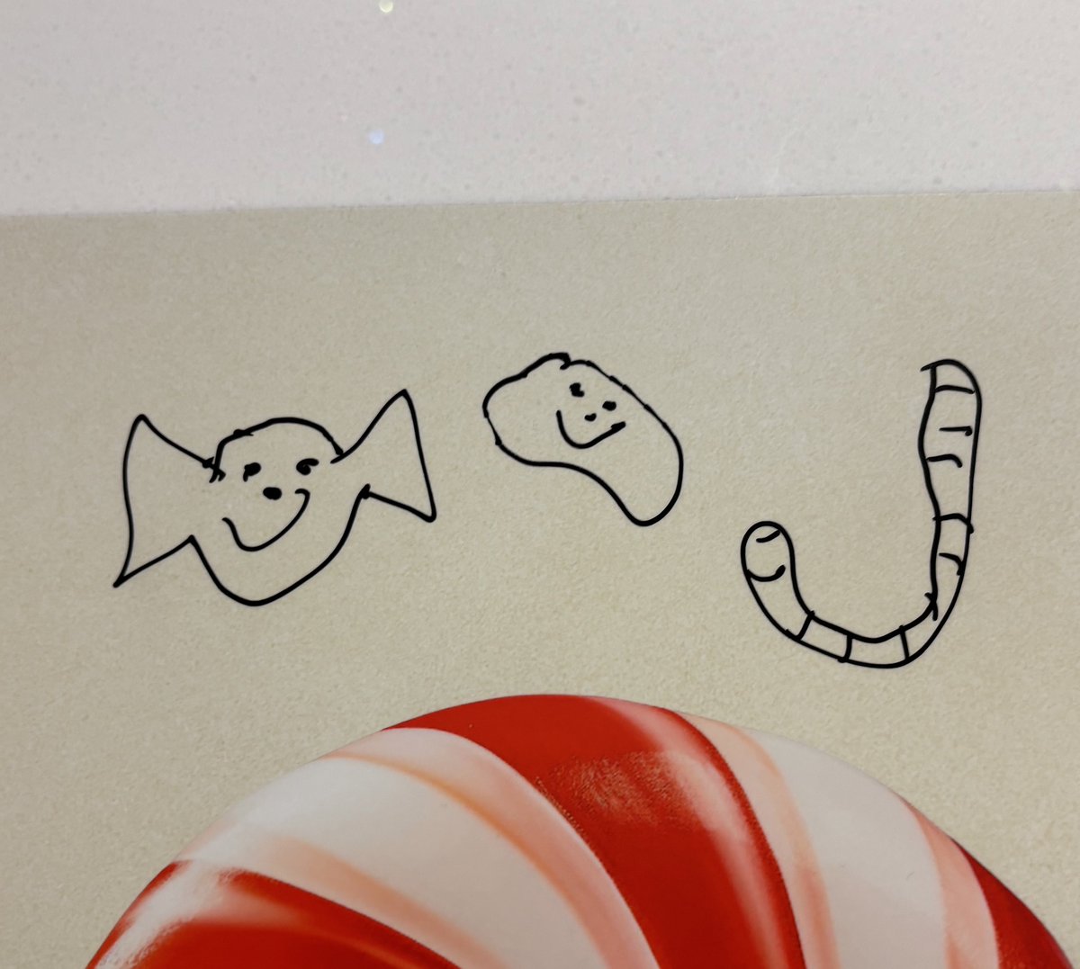 東京駅、大混雑すぎて人ヤバかったけど、各所に散らばったスンスンの