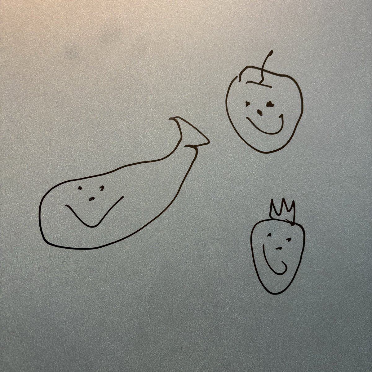 東京駅、大混雑すぎて人ヤバかったけど、各所に散らばったスンスンの