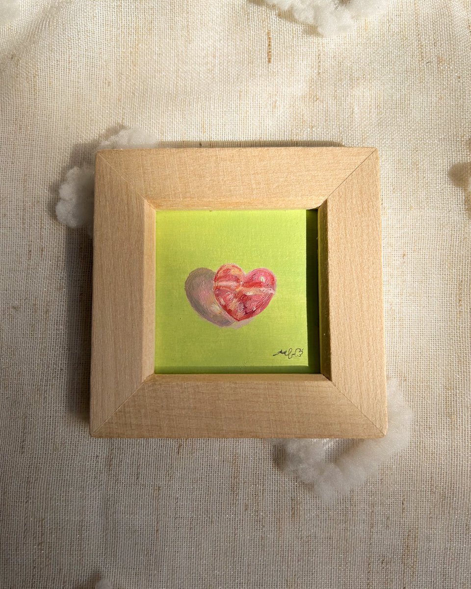 tef02skb's tweet image. 「ハートのビーズ」
まるんとした愛らしい形のハートのビーズを描きました。
光の加減によって色味が変わります✨