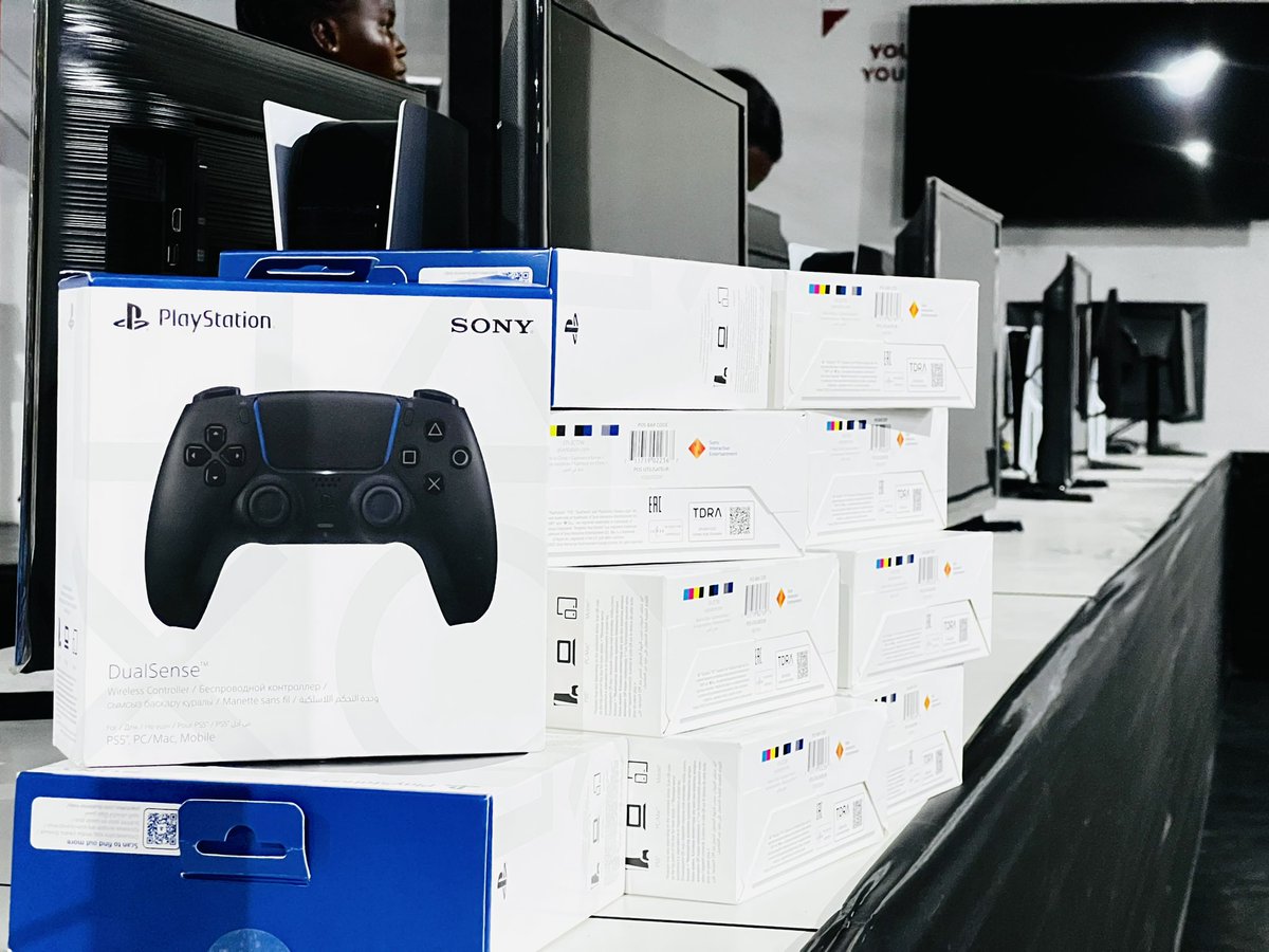 GhanaeSports's tweet photo. A regional Esports Arena is set to be established for the Ghanaian Esports community, facilitating competitive events, educational programs, and business opportunities. 

Esports creates a fast-paced environment that requires quick reflexes and adaptability, and esports arenas are essential for building community, providing specialized venues for competition. cultivating valuable skills including teamwork, strategy, and tech, stimulating local economic growth, and offering varied career opportunities in broadcast, design, and marketing beyond professional play, thus making them indispensable for education, entertainment, and community development in the digital age.

 Loading …..95%  
#GreaterAccraEsportsArena #RegionalEsportsArena powered by @madagastargh1 supported by GESF.