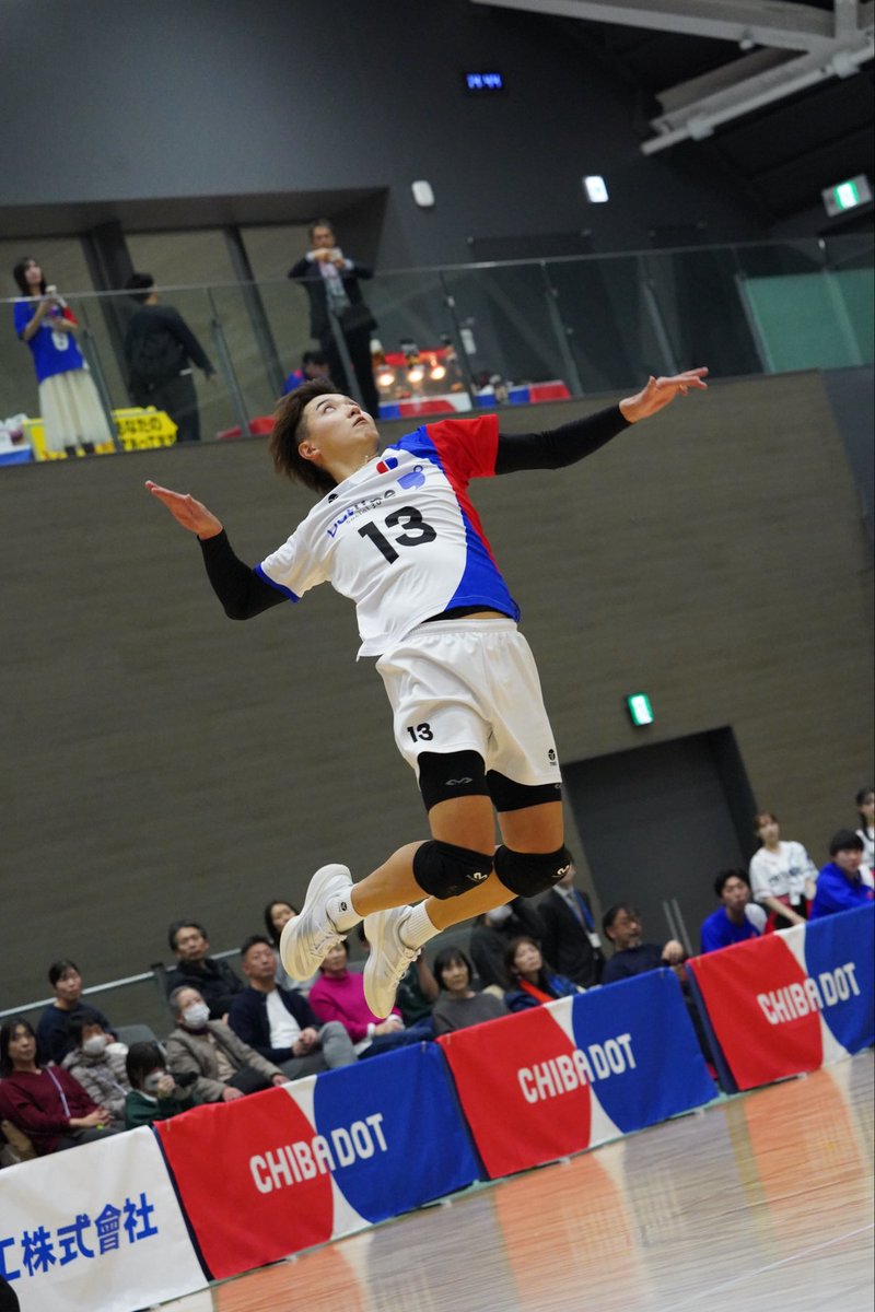 28-26

第1セット 28-26
第2セット 25-21
第3セット 21-25
第4セット 21-25
第5セット 14-15

フルセットの末、惜しくも敗れました。

最後まで応援いただきましてありがとうございました。
つくばユナイテッドSun GAIAの皆さん、ありがとうございました！

#千葉ドット