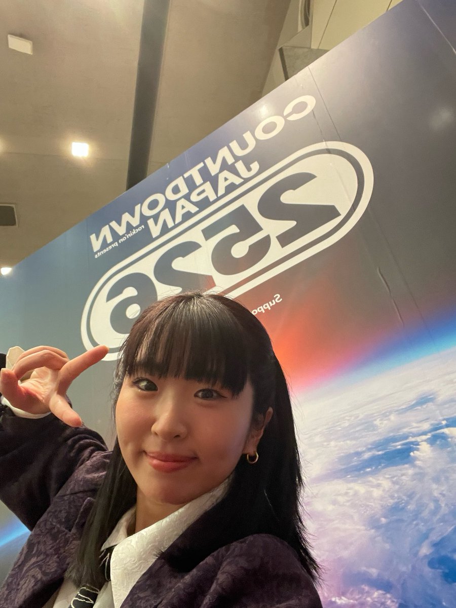 _asamisae_'s tweet photo. 本日はKUROMIちゃんのバンドメンバーとして
COUNTDOWN JAPAN 2526
出演させていただきました🎹❤️‍🔥
COSMO STAGEのトップバッター、最高に気持ちよかったです！
KUROMIちゃん！そしてKUROMIちゃんのファンのみなさまありがとうございました💜 https://t.co/tSBEyHWyQU