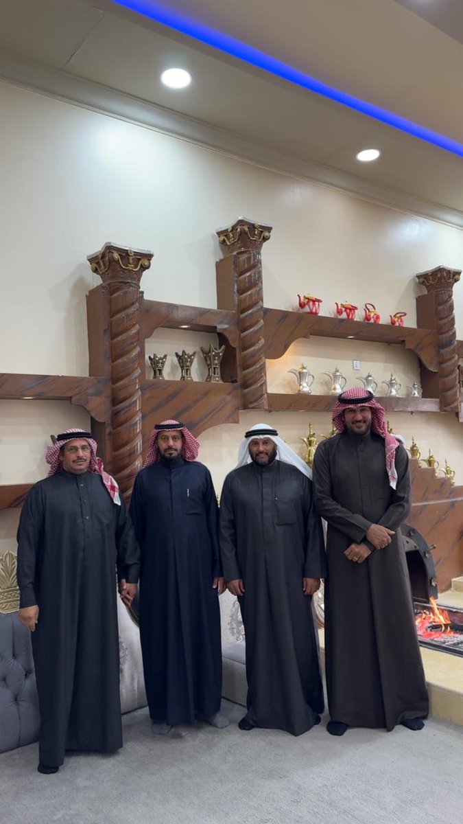 الدكتور/خالد هديب العازمي 🇸🇦
المهندس/مساعدسلمان بن يحيى العازمي 🇰🇼
الشيخ /مضحي بشيت العازمي 🇸🇦
سعد فليح الحربي العازمي 🇰🇼