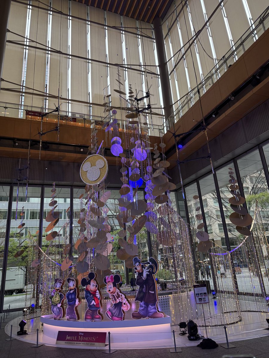 つるとんたんでランチして丸の内をお散歩👶🏻🎀
ランチはいい子にしてくれたけど、電車でギャン泣きされてめちゃくちゃ焦った🥺普段外で泣かないのになー。
もう外でギャン泣きしませんように😂