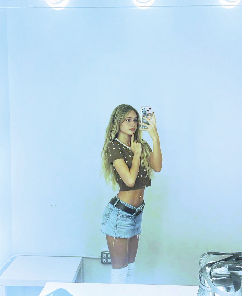 bindingherlight's tweet image. ⠀ ⠀ 
⠀ ⠀      Light always looks good on me. 
⠀ ⠀