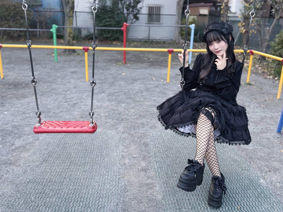 kurusureina_BB's tweet photo. #ラチカン2026 物販情報です📢
ブロマイドの未使用カットをチラ見せです！
悪魔セットと天使セットにしたよ😈👼🏻
構図とかも結構対っぽいの選んだのでぜひぜひどちらもお迎えして貰えると嬉しいです🖤🤍

そして何より！ご予約待ってるよー！応援ボードもあるよー！🫶🏻
🎫https://t.co/RNbAdvzYux https://t.co/HTKb4Z2cCo