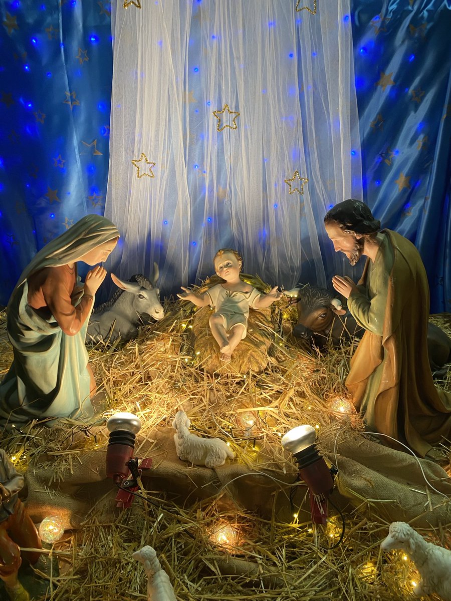 Buongiorno con augurio:
mondo canaja fatte Famija!

L’Amore, insieme a la Famiglia 
è ciò che preserva da ogni male;
mica quella propria, resa poltiglia,
ma quella del mondo, l’universale:
solo se mondo te farai Famiglia,
potrai quer giorno dì: che meraviglia❣️