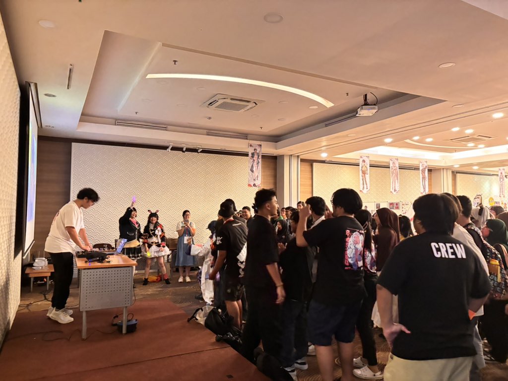 DJ SESSION LETS GOOO!!! 🪩🕺🏻✨ 

#NijiiroPalette #NijiiroPalette1