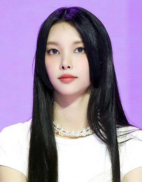 AboutMusicYT's tweet image. Happy 22nd birthday to the amazing Yunah of ILLIT!