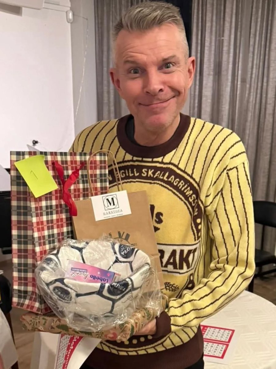 arnitorfa's tweet image. My friend who is a huge Arc Raiders fan got a deflated soccer ball for Christmas. #arcraiders