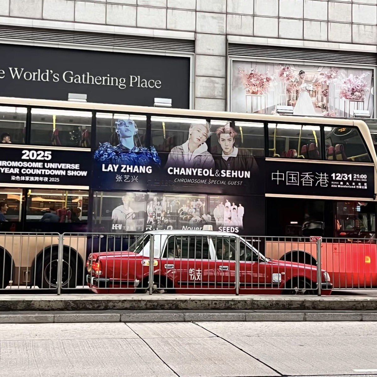 xunhuas's tweet image. The promotional ads for Yixing’s 2025 Chromosome Universe New Year Countdown Show with special guests Chanyeol and Sehun were spotted in Hong Kong! 🎤🎆