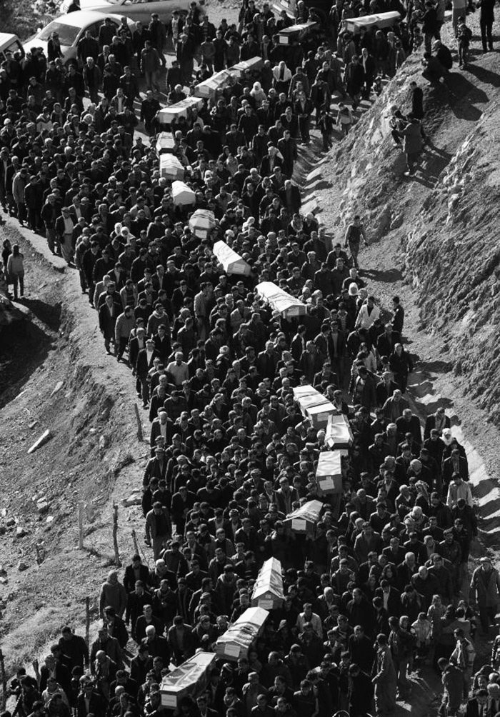 14 yıl önce Şırnak'ın Uludere ilçesine bağlı Roboski köyünde bombalanarak katledilen 34 canımızın anısına saygıyla...

Yıllardır gelmeyen adaletin bir an önce tesis edilmesi, mağdur ailelerin ve toplumsal yaralarımızın sarılması en büyük temennimizdir.
#Roboski28Aralık2011